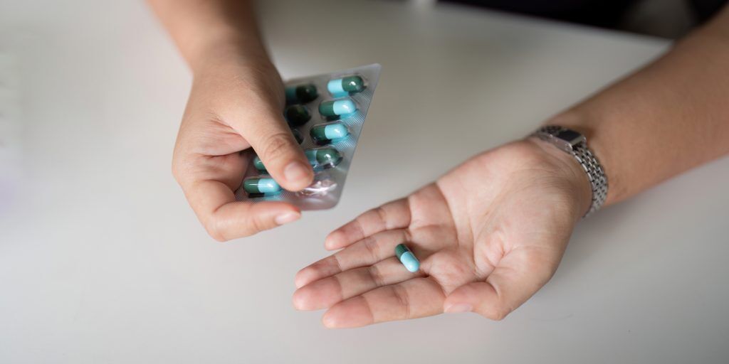 Infographic showing the physical, emotional, and social consequences of painkiller addiction.