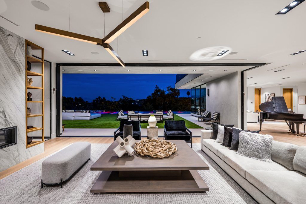 Top 5 Luxurious Rehab Centers: A Guide to Premium Addiction Treatment 3 Graph showing the cost breakdown of luxury rehab centers for addiction treatment.