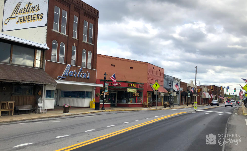 Image of https://addictionhelplineamerica.com/wp-content/uploads/2024/11/Alcohol-Drug-Rehabs-in-Fort-Payne-Alabama-.jpg