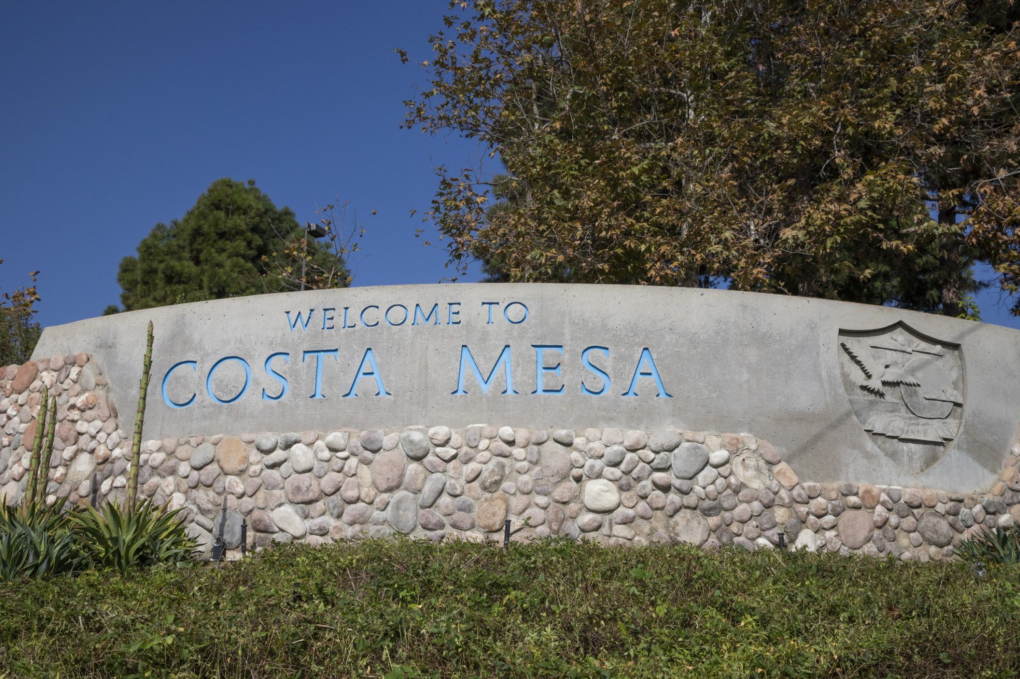 Image of https://addictionhelplineamerica.com/wp-content/uploads/2024/11/alcohol-and-drug-rehab-centers-in-costa-mesa-california-logo-scaled.jpg