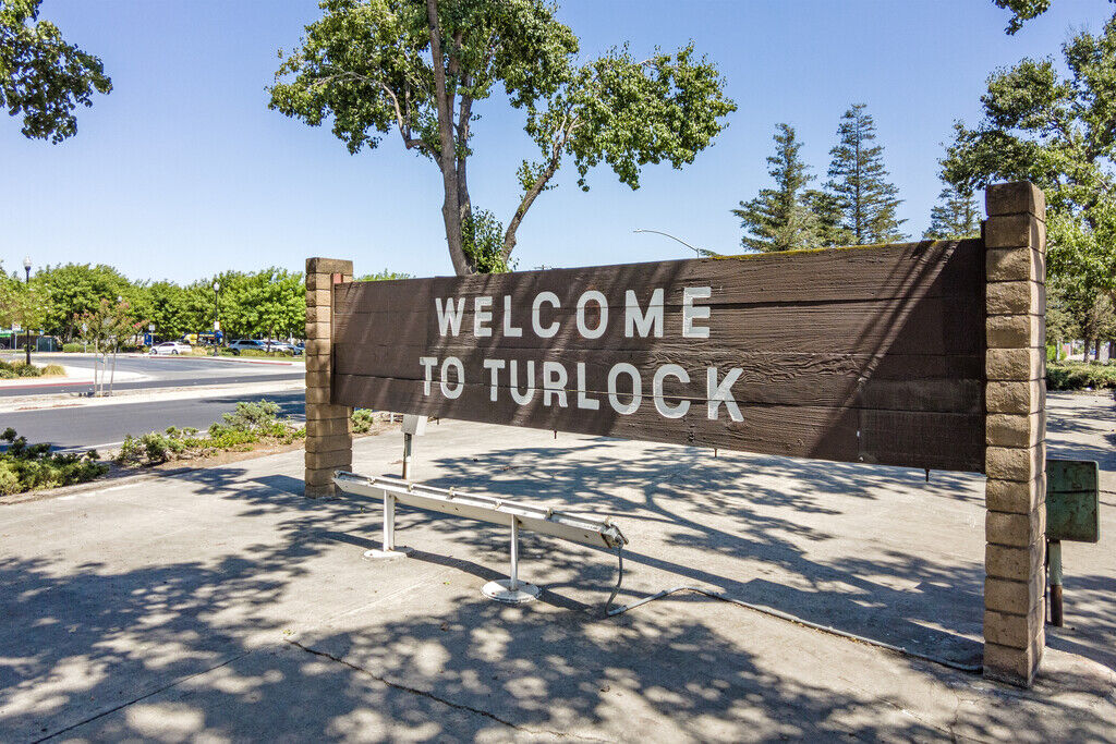 Image of https://addictionhelplineamerica.com/wp-content/uploads/2024/11/alcohol-and-drug-rehab-centers-in-turlock-california-logo.jpg