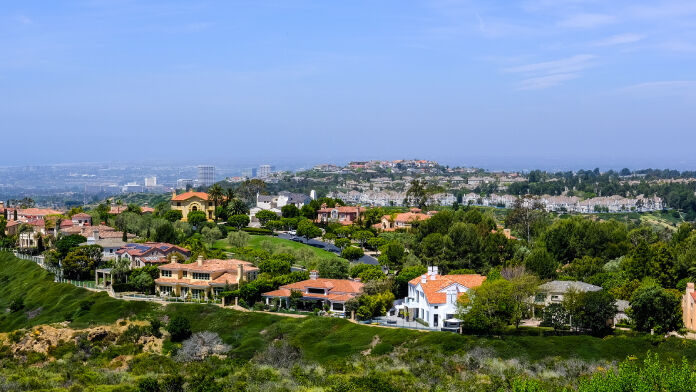 Image of https://addictionhelplineamerica.com/wp-content/uploads/2024/11/laguna-hills-california-drug-alcohol-rehab.jpg