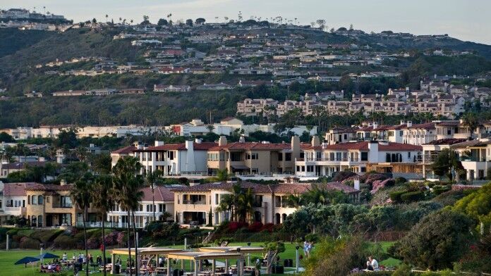 Image of https://addictionhelplineamerica.com/wp-content/uploads/2024/11/orange-california-drug-alcohol-rehab.jpg