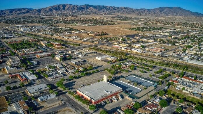 Image of https://addictionhelplineamerica.com/wp-content/uploads/2024/11/palmdale-california-drug-alcohol-rehab.jpg