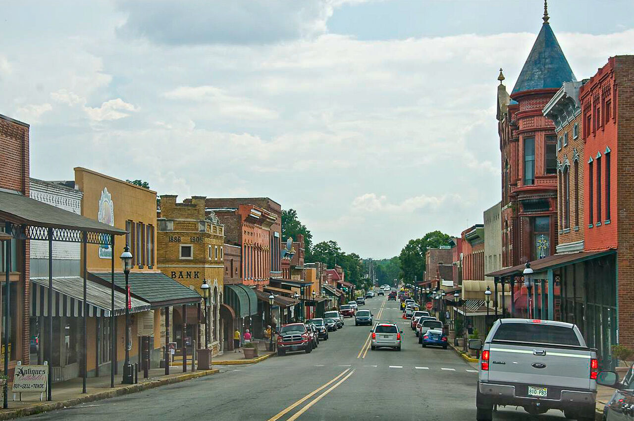 Image of https://addictionhelplineamerica.com/wp-content/uploads/2024/12/Alcohol-Drug-Rehabs-in-Van-Buren-Arkansas-.jpg