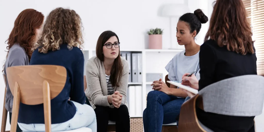 Rehab centers providing dual diagnosis treatment for co-occurring disorders and addiction.