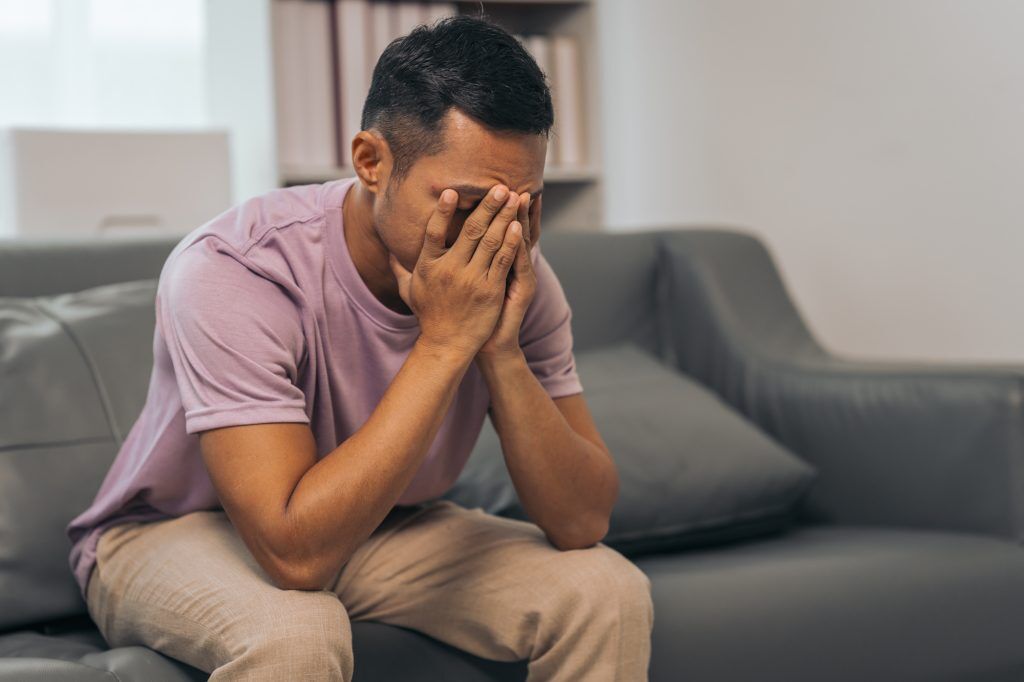 Signs and symptoms of co-occurring disorders including addiction and mental health issues.