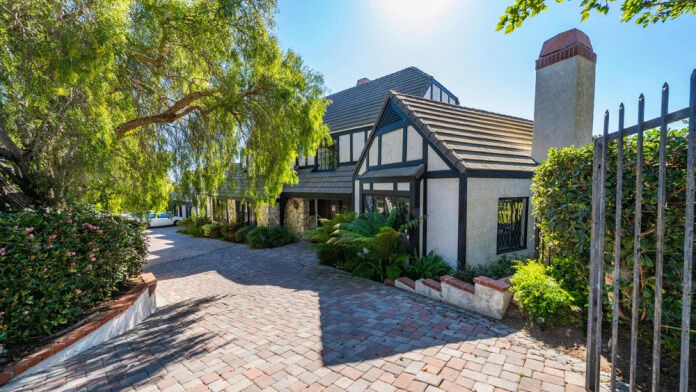 Harvester House (Cliffside Malibu)