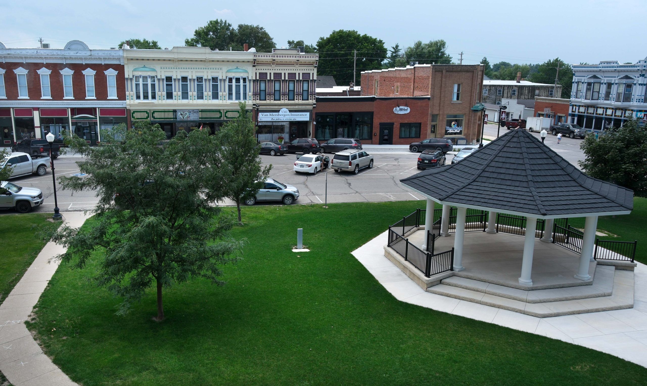 Image of https://addictionhelplineamerica.com/wp-content/uploads/2025/01/alcohol-and-drug-rehabs-in-bloomfield-iowa-logo-scaled.jpg