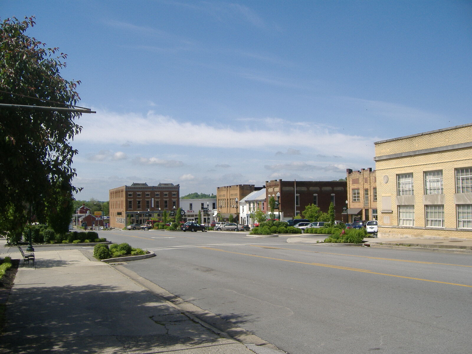 Image of https://addictionhelplineamerica.com/wp-content/uploads/2025/01/alcohol-and-drug-rehabs-in-greensburg-kentucky.jpg