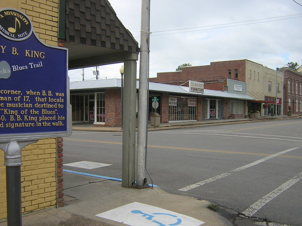 Image of https://addictionhelplineamerica.com/wp-content/uploads/2025/01/alcohol-and-drug-rehabs-in-indianola-mississippi.jpg