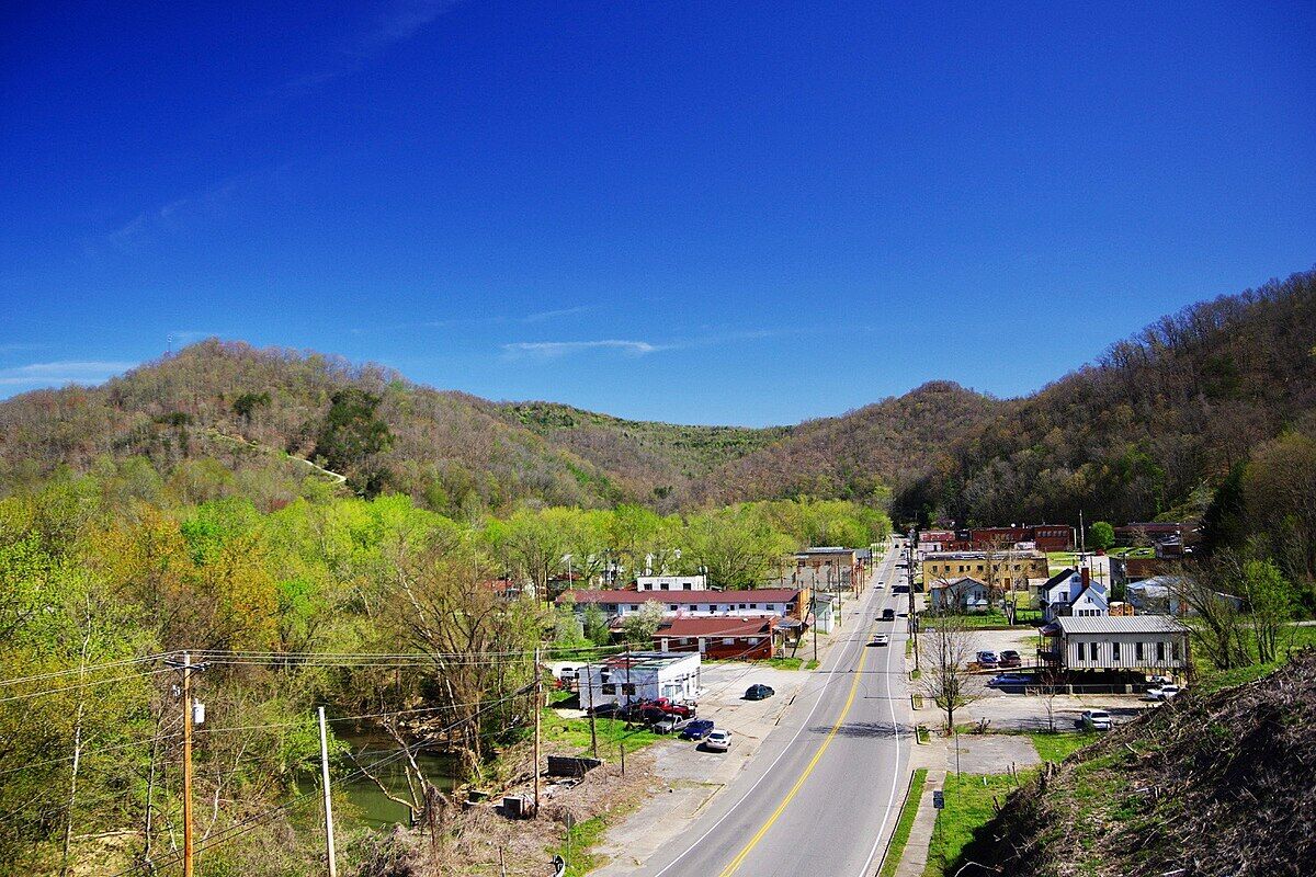 Image of https://addictionhelplineamerica.com/wp-content/uploads/2025/01/alcohol-and-drug-rehabs-in-martin-kentucky.jpg