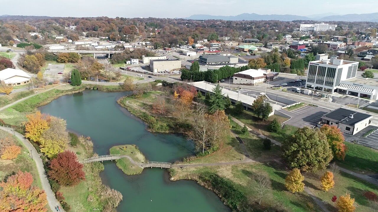 Image of https://addictionhelplineamerica.com/wp-content/uploads/2025/01/alcohol-and-drug-rehabs-in-maryville-tennessee.jpg