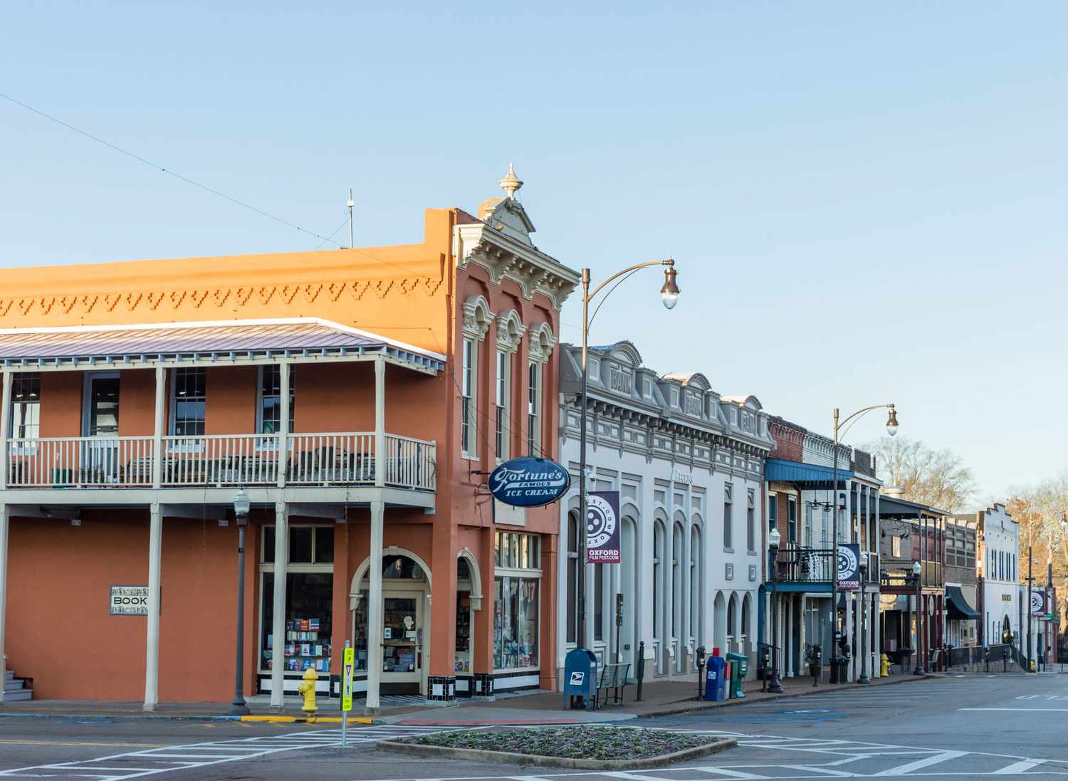Image of https://addictionhelplineamerica.com/wp-content/uploads/2025/01/alcohol-and-drug-rehabs-in-oxford-mississippi.jpg