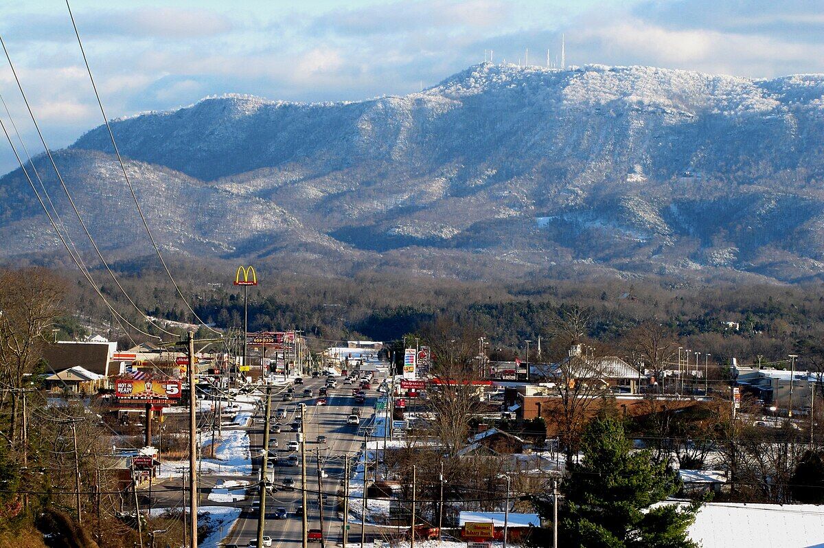 Image of https://addictionhelplineamerica.com/wp-content/uploads/2025/01/alcohol-and-drug-rehabs-in-seymour-tennessee.jpg