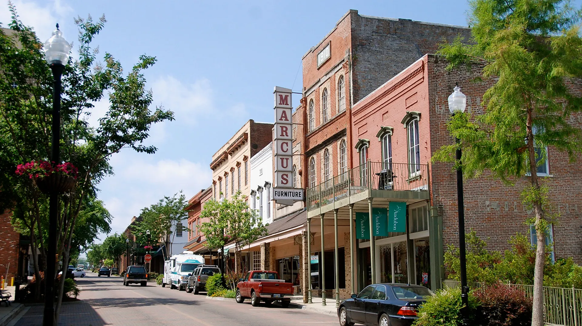 Image of https://addictionhelplineamerica.com/wp-content/uploads/2025/01/alcohol-and-drug-rehabs-in-vicksburg-mississippi.webp