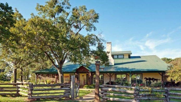the last resort smithville tx front 696x392 1