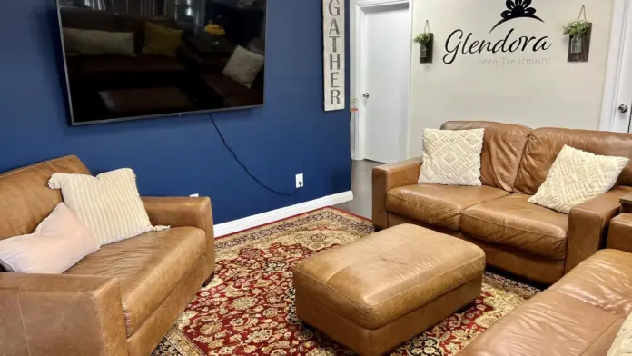 glendora recovery center glendora ca 91740 lounge area 696x392 1