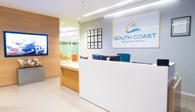 entrance1 south coast behavioral health costa mesa ca 92626 696x392 1