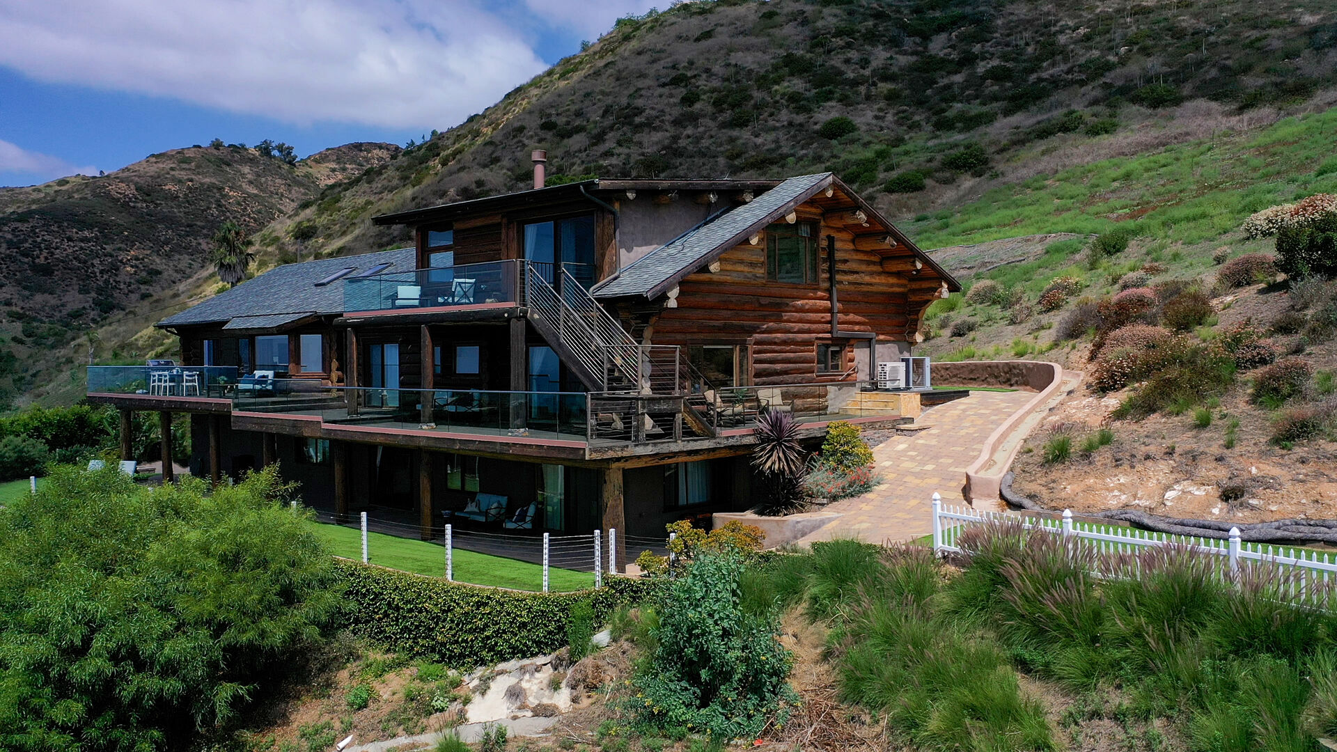 The Meadows Malibu addiction treatment center, featuring a tranquil landscape and inviting facilities in Malibu, California.