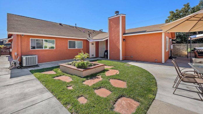 resurgence behavioral health costa mesa ca front 696x392 1