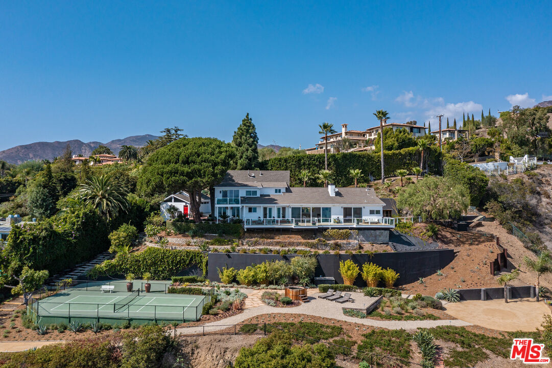 Malibu Beach Sober Living Serra Bluff